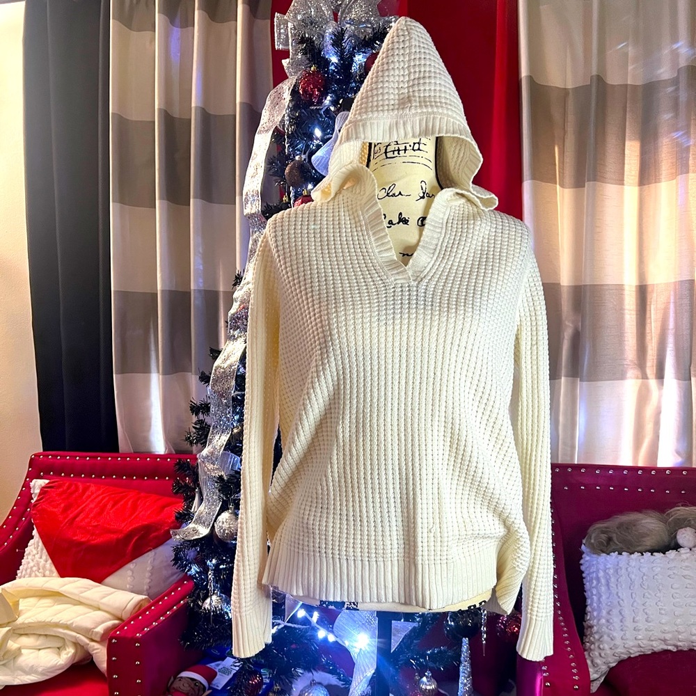White hooded cotton sweater